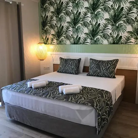 Отель Dolphin Park 3*