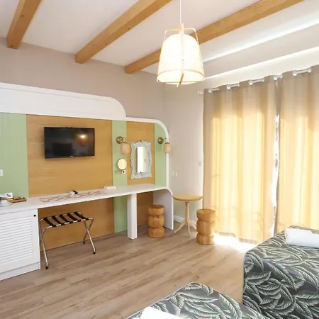 Dolphin Park Отель 3*