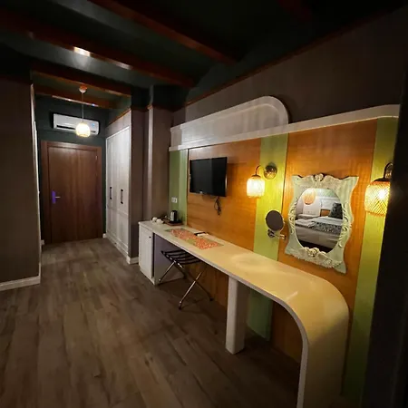 Отель Dolphin Park Ортаджа